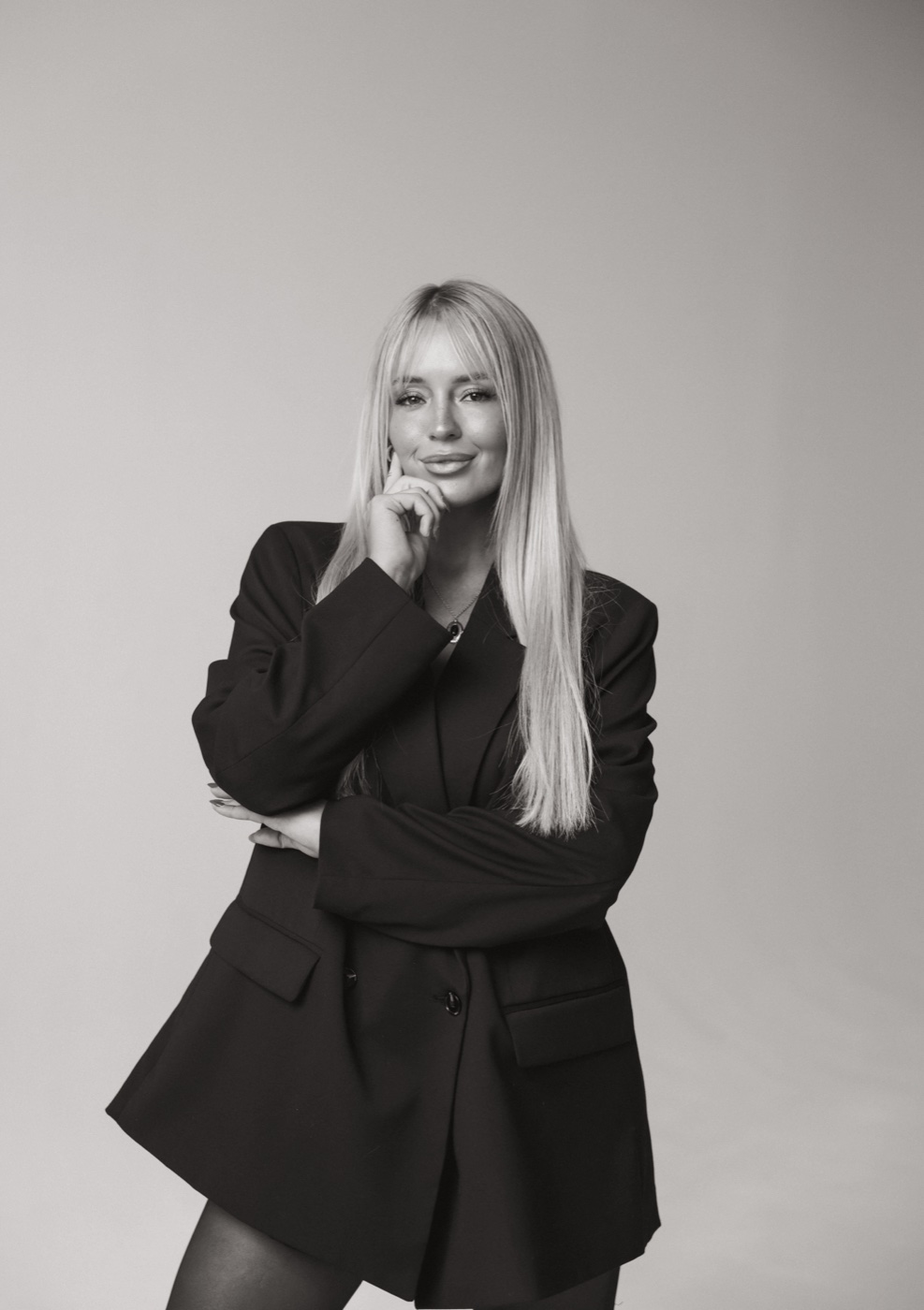 Black-and-white portrait of Kaylee Young, founder of Mrakki Academy